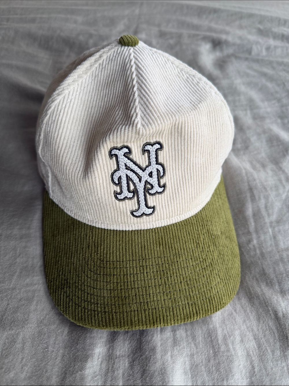 Two-Tone Corduroy Baseball Cap - White & Olive